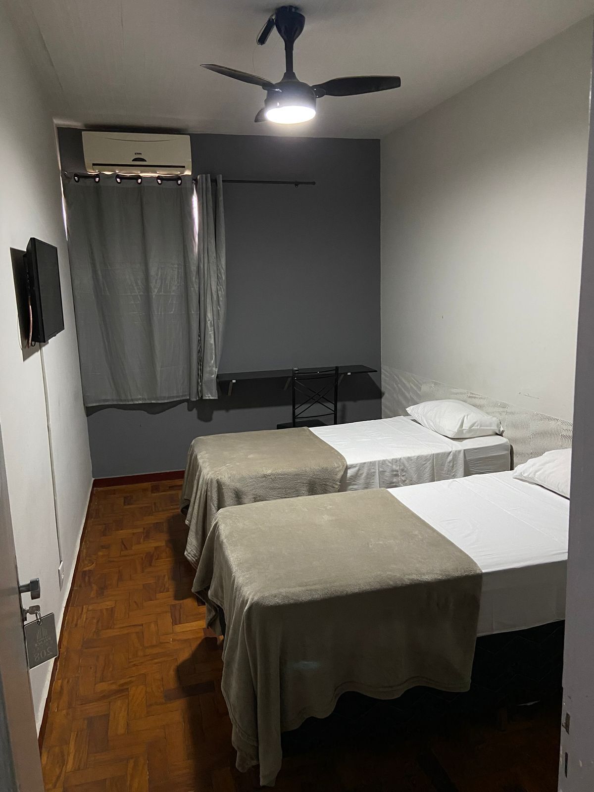 ห้องทราดิชันนัลสวีท, เตียงเดี่ยว 2 เตียง | เครื่องนอนป้องกันสารก่อภูมิแพ้, โต๊ะทำงาน, พื้นที่ทำงานแบบใช้แล็ปท็อป