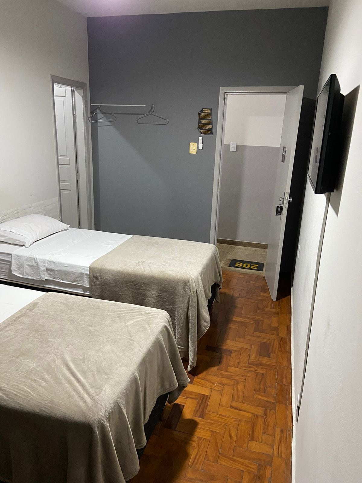 Traditional Suite, 2 Single Beds | Hypo-allergenic bedding, desk, laptop workspace, free WiFi