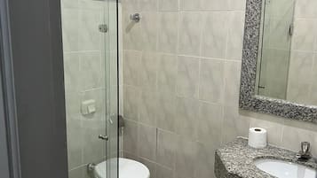 Suite Elite, 1 cama doble con sofá cama | Ropa de cama hipoalergénica y escritorio