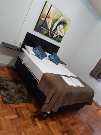 Hypo-allergenic bedding, desk, laptop workspace, free WiFi. Hotel Carmo Palace