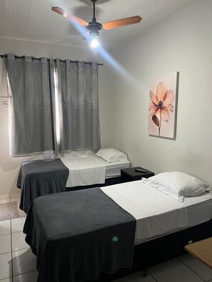 Traditional Single Room, 2 Single Beds | Hypo-allergenic bedding, desk, laptop workspace, free WiFi - Hotel Carmo Palace (Carmo Do Paranaiba)