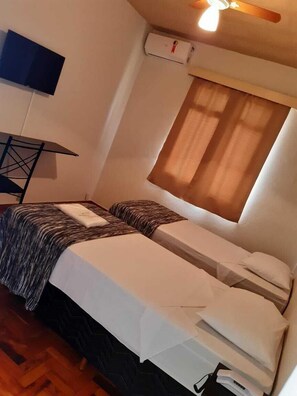 Comfort-sviitti, 2 yhden hengen sänkyä | Allergiatestatut vuodevaatteet, työpöytä