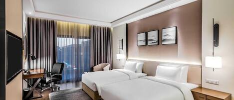 セーフティボックス (室内)、デスク、防音設備、アイロン / アイロン台