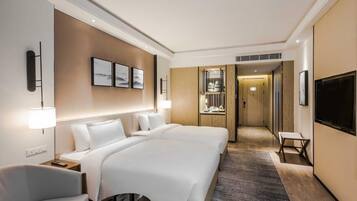 Deluxe Twin Room | In-room safe, desk, soundproofing, iron/ironing board