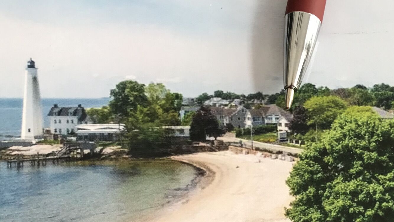 Private beach, sleeps 6 twobedroom apt. <br>Kayak. Ocean B. Pass