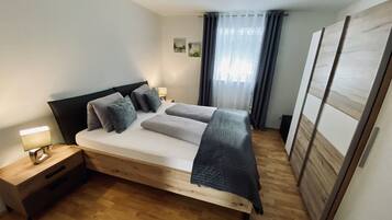 Apartment | 2 bedrooms, iron/ironing board, travel crib, free WiFi