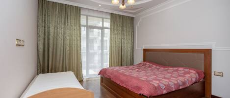 2 室のベッドルーム、アイロン / アイロン台、WiFi