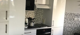 Charming 2-room terrace ideally located in a quiet area - beautiful unobstructed view.