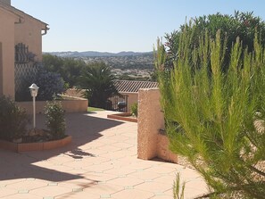 المنطقة المحيطة بالمنشأة