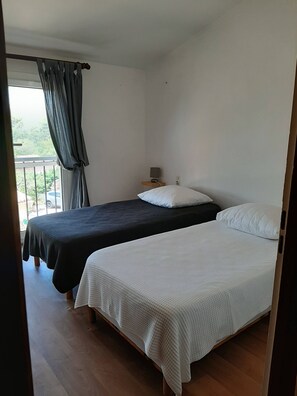 3 habitaciones, tabla de planchar con plancha y wifi 