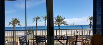 1st line beach. Sunny in front of the sea.