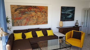 Living area - 1st line beach. Sunny in front of the sea. (Campello)