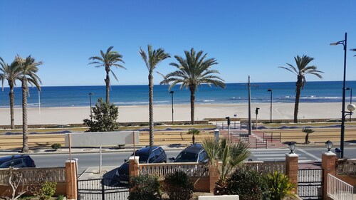 1st line beach. Sunny in front of the sea.