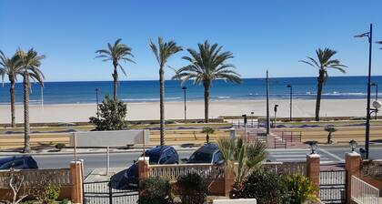 1st line beach. Sunny in front of the sea.