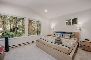 3 bedrooms, free WiFi, bed sheets - Glacier Springs Cabin #30 - Hot Tub - Wi-Fi - Pets Ok (Glacier)