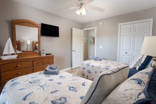 True Blue Retreat | Pool Steps Away + 1st Floor