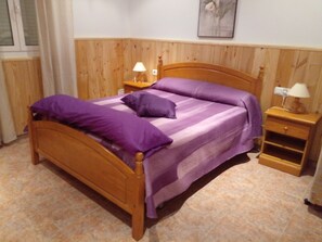 6 bedrooms, iron/ironing board, WiFi, bed sheets - Villa Paraiso for Large Families (Alcanar)