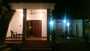 Front of property - evening/night - Umesh Home Stay (Dambulla)