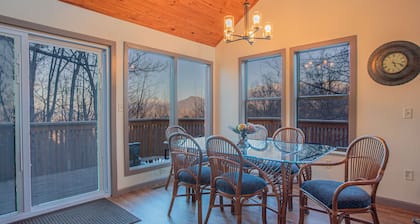 Spacious and relaxing mountain chalet, perfect location! Many renovations!