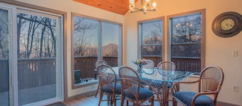 Spacious and relaxing mountain chalet, perfect location! Many renovations!