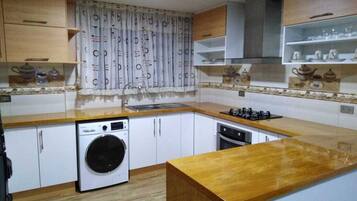 Microwave, oven, coffee/tea maker, cookware/dishes/utensils