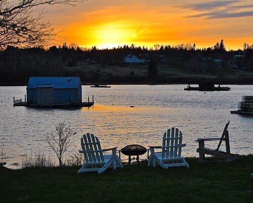 Frisky Fish cottage on the water