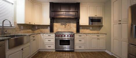 Microwave, oven, dishwasher, coffee/tea maker