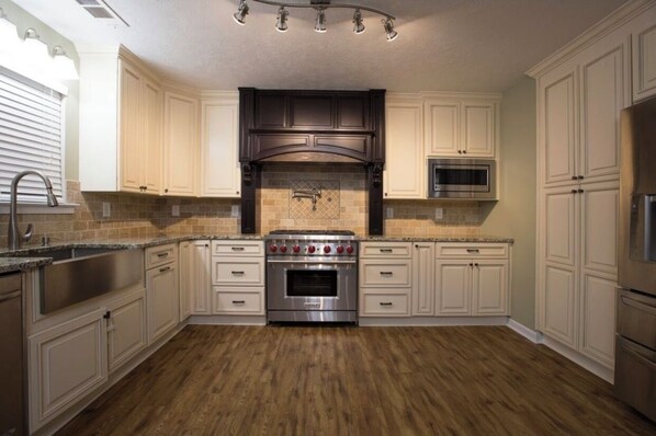 Microwave, oven, dishwasher, coffee/tea maker