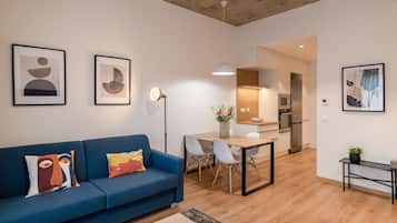 Deluxe-Apartment | Wohnzimmer | 55-Zoll-LCD-Fernseher mit Kabelempfang, Fernseher