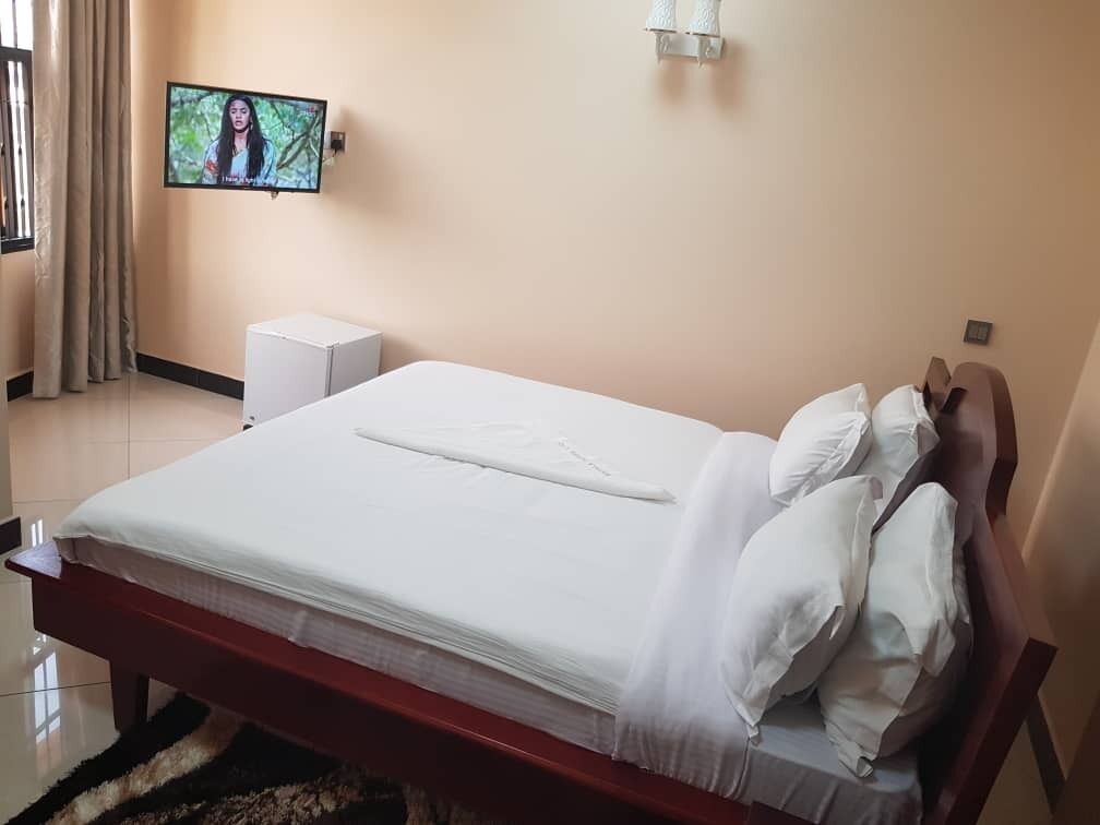 deluxe room, 1 king bed, non smoking, city view | in-room safe, individually decorated, desk, iron/ironing board