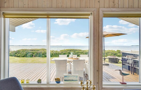 Outdoor dining - 4 bedroom cozy home in Assens (Assens)