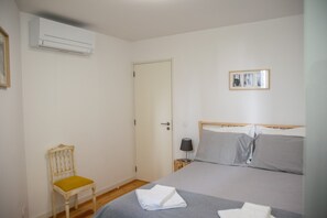 1 habitación, tabla de planchar con plancha, wifi gratis y ropa de cama 