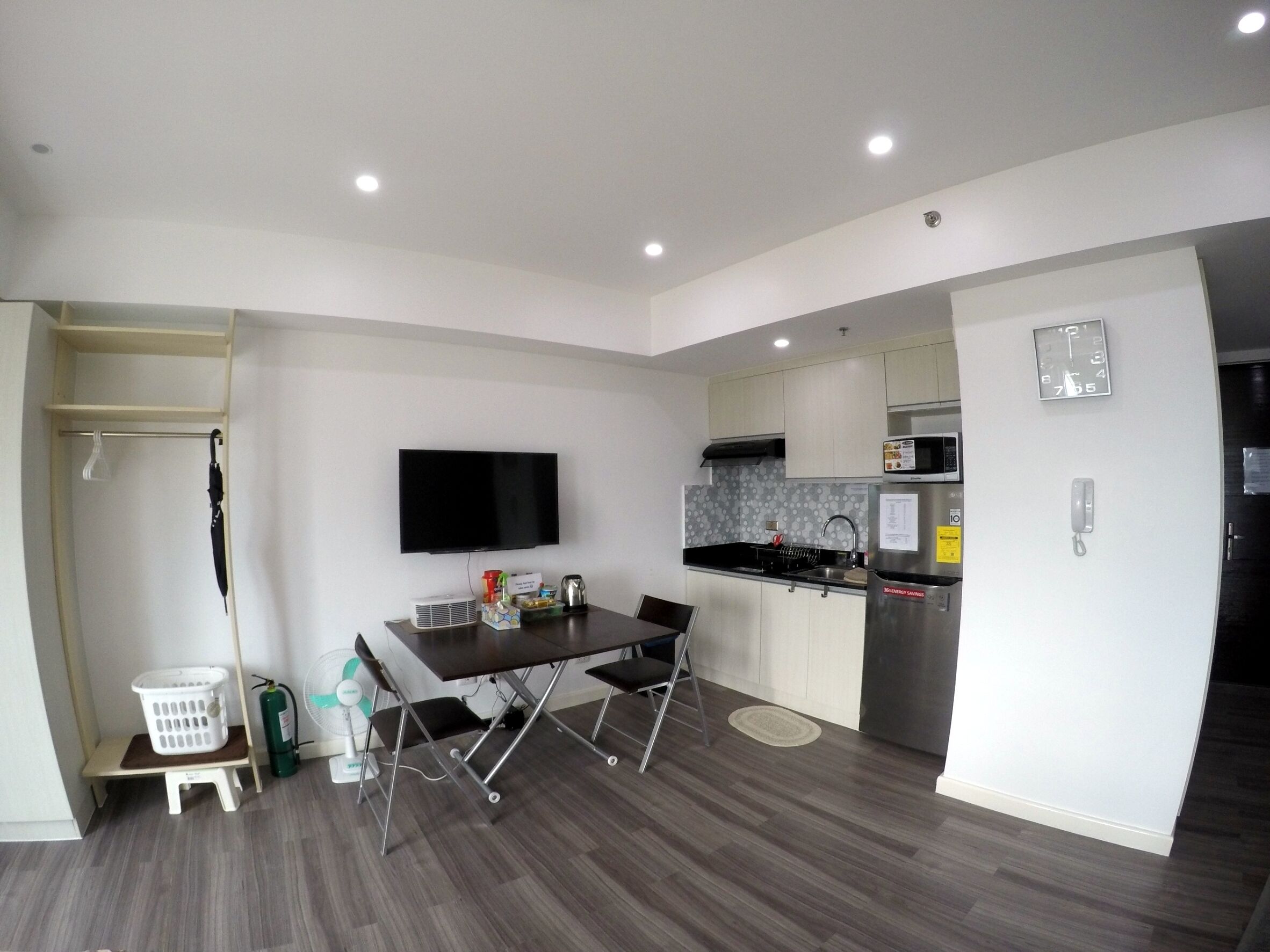 Fridge, microwave, stovetop, electric kettle