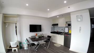 Fridge, microwave, stovetop, electric kettle