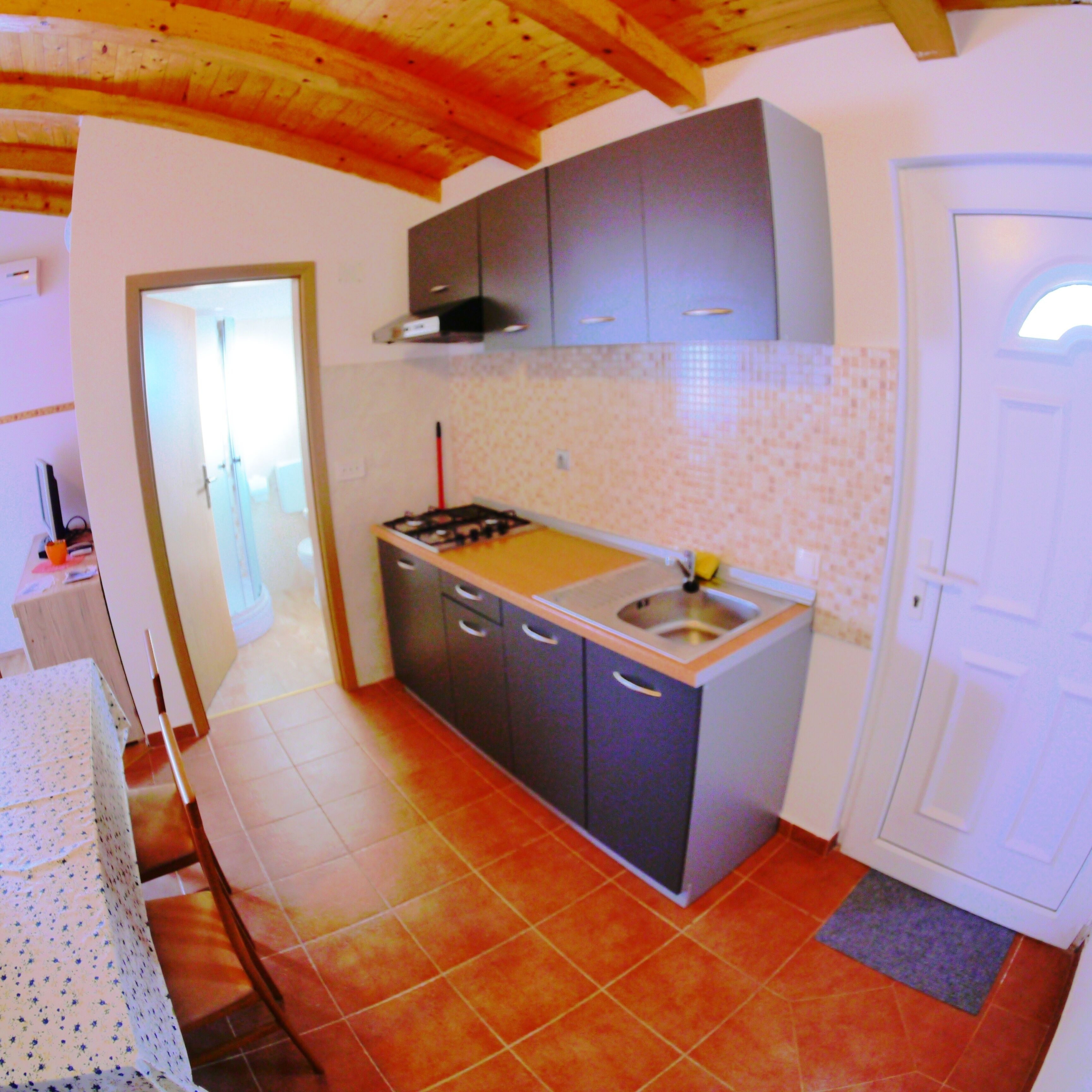 Fridge, stovetop, electric kettle, cookware/dishes/utensils