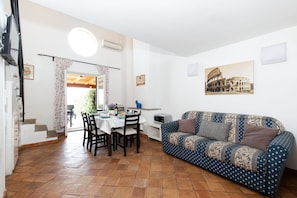 Family Apartment, 2 Bedrooms (TC4) | Living area