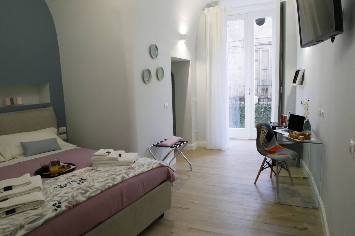 デラックス ダブルルーム | 高級寝具、羽毛の掛け布団、低反発ベッド、ミニバー