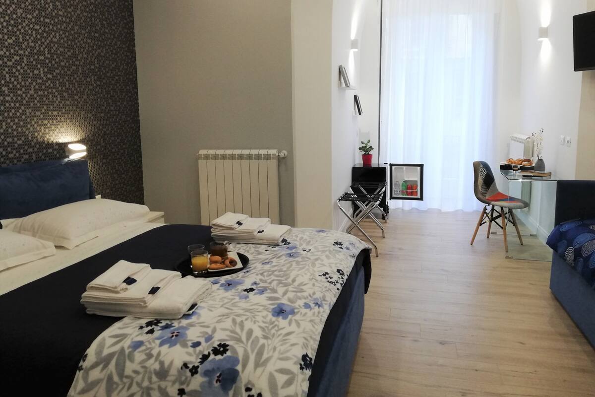 エグゼクティブ 4 人部屋 | 高級寝具、羽毛の掛け布団、低反発ベッド、ミニバー