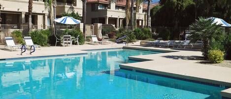 حمّام سباحة مُدفَّأ