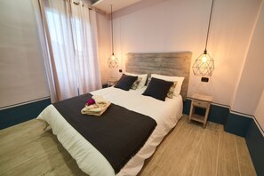 Deluxe-rum | Duntäcken, skrivbord, arbetsyta för laptop och ljudisolering