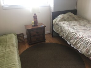 2 makuuhuonetta, silitysrauta/-lauta, Wi-Fi, vuodevaatteet