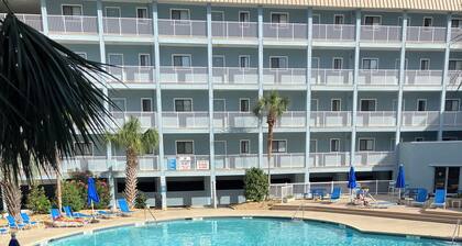 IDEAL FOR GOLF & TENNIS.Indoor & outdoor heated pools, hot tub sauna steam room