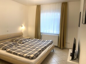 2 habitaciones, tabla de planchar con plancha, cuna de viaje y wifi 