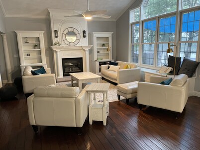 The Aerie- Luxury Lakeside Getaway - Private Beach & Boatdock