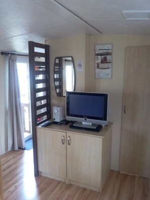 Interior - MOBIL-HOME 4/6pers - 2 Ch - 1wc - comfortable English style. Lower rates (Veuzain-sur-Loire)