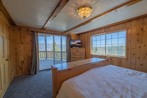 6 bedrooms, iron/ironing board, travel cot, WiFi