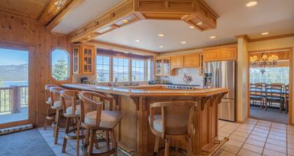Valley View Cabin,Lake view, 6 bedrooms, Hot tub, walk distance to village