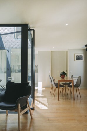 Apartment, 2 Bedrooms (Maisonette) | Living area | Flat-screen TV - Oporto Maison Palace (Porto)