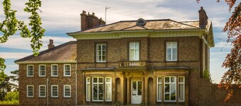 Historic Hall Wing nr York & Leeds + free Hot tub!