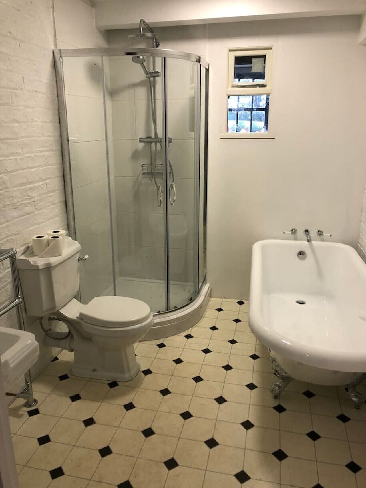 Combined shower/bathtub, jetted bath, eco-friendly toiletries